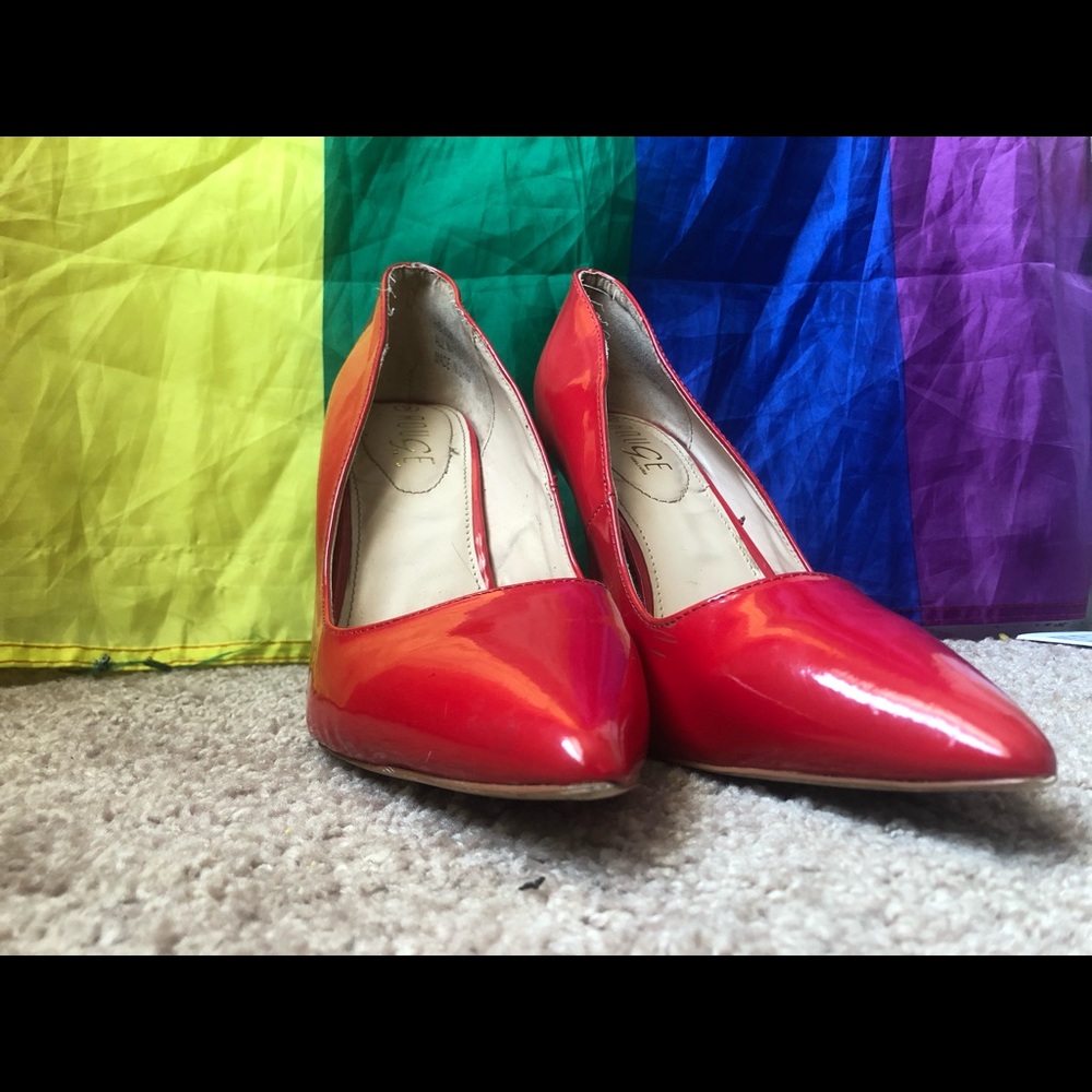 Basic red heels - Picture 2 of 6